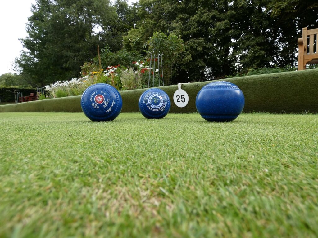 Leicester Bowling Club is one of the longest established clubs in the City. It is located 2 miles south of the town centre just off the A5199 (Welford Rd). It has excellent clubhouse facilities and a bowls green that is rated amongst the best in Leicestershire.