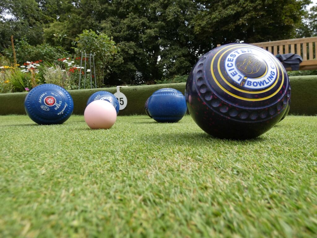 Leicester Bowling Club is one of the longest established clubs in the City. It is located 2 miles south of the town centre just off the A5199 (Welford Rd). It has excellent clubhouse facilities and a bowls green that is rated amongst the best in Leicestershire.